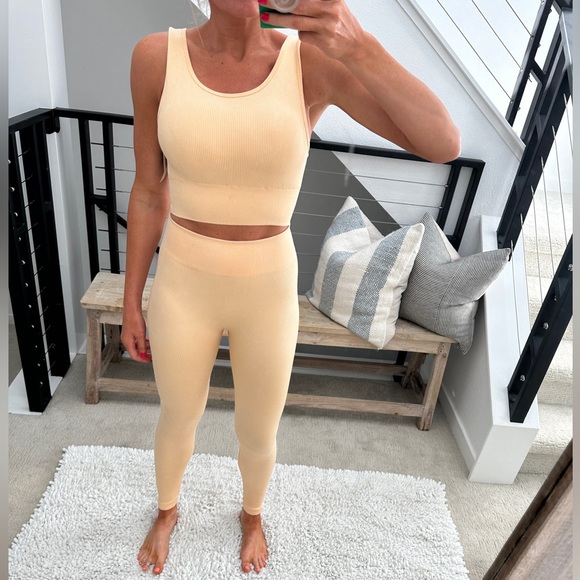 Mono B Peach Ribbed Seamless Workout Set Sports Bra & Leggings Athleisure NWT M - Picture 3 of 15